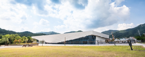 �Ǹ��� ����ڹ��� ���� ��ȭ��� ���� ����